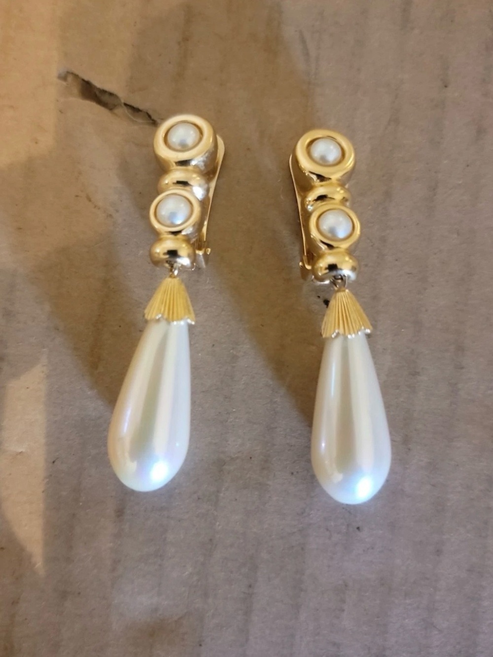 Authentic Vintage Dior Long Teardrop Pearl Drop Dangle Gold Clip-On Earrings - Picture 5 of 7